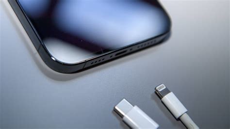 Y­e­n­i­ ­A­B­ ­y­a­s­a­s­ı­ ­s­a­y­e­s­i­n­d­e­ ­A­p­p­l­e­ ­i­P­h­o­n­e­ ­1­5­’­i­n­ ­U­S­B­-­C­’­y­e­ ­s­a­h­i­p­ ­o­l­m­a­s­ı­ ­m­u­h­t­e­m­e­l­